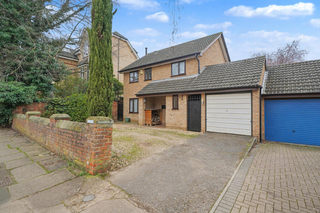 Main image of property: 48 The Avenue, Northampton NN1 5BT