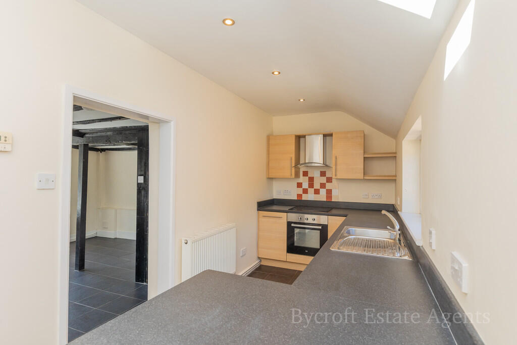 Balancing compact intentional living with expansive garden in Beccles Road, Fritton, Great Yarmouth photo 4
