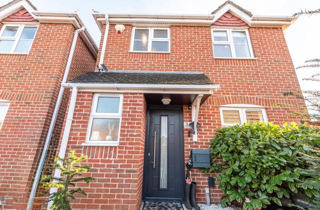 Main image of property: Whithedwood Avenue, Southampton, Hampshire, SO15