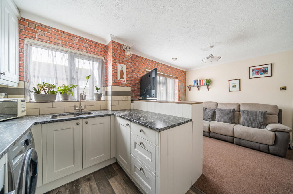 House in Elmbridge, Molesey - View 5