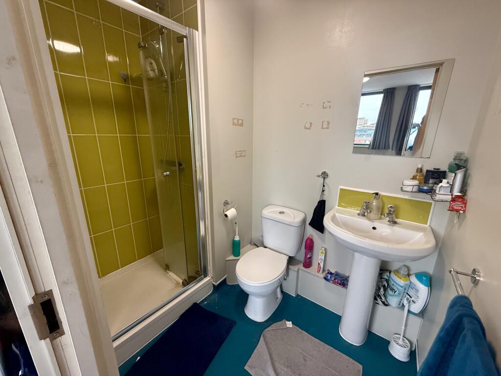 Apartment in Sheffield, South Yorkshire - More
