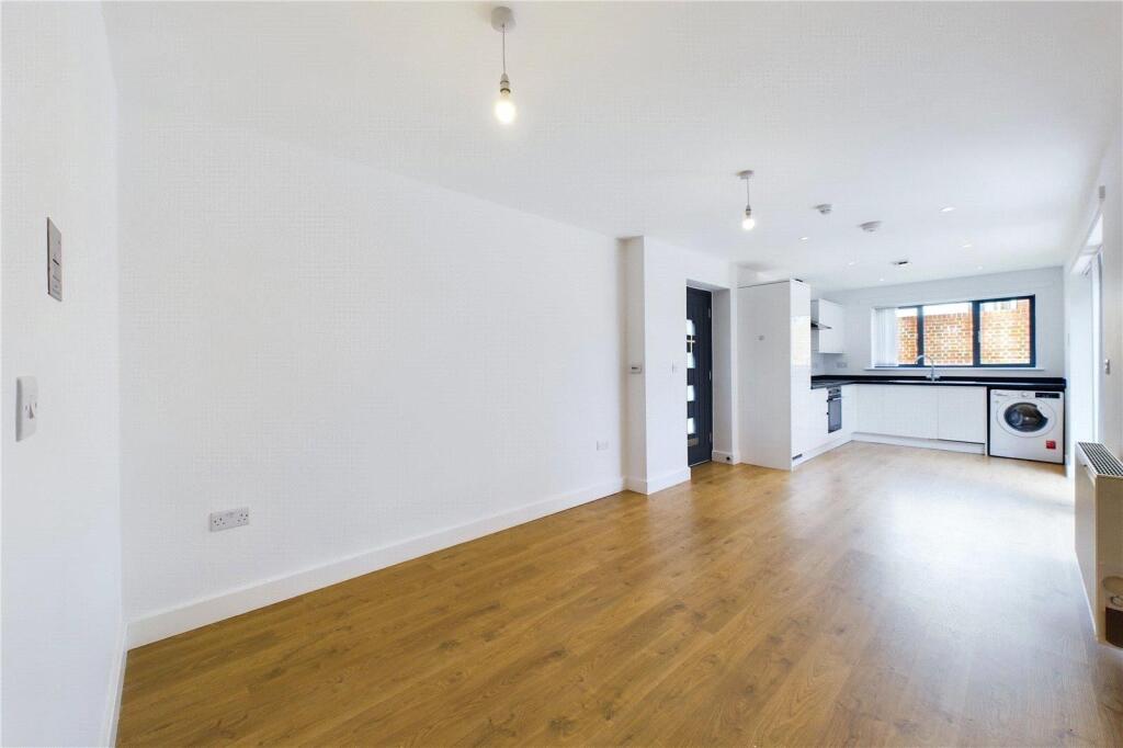 House in Redhill - View 5