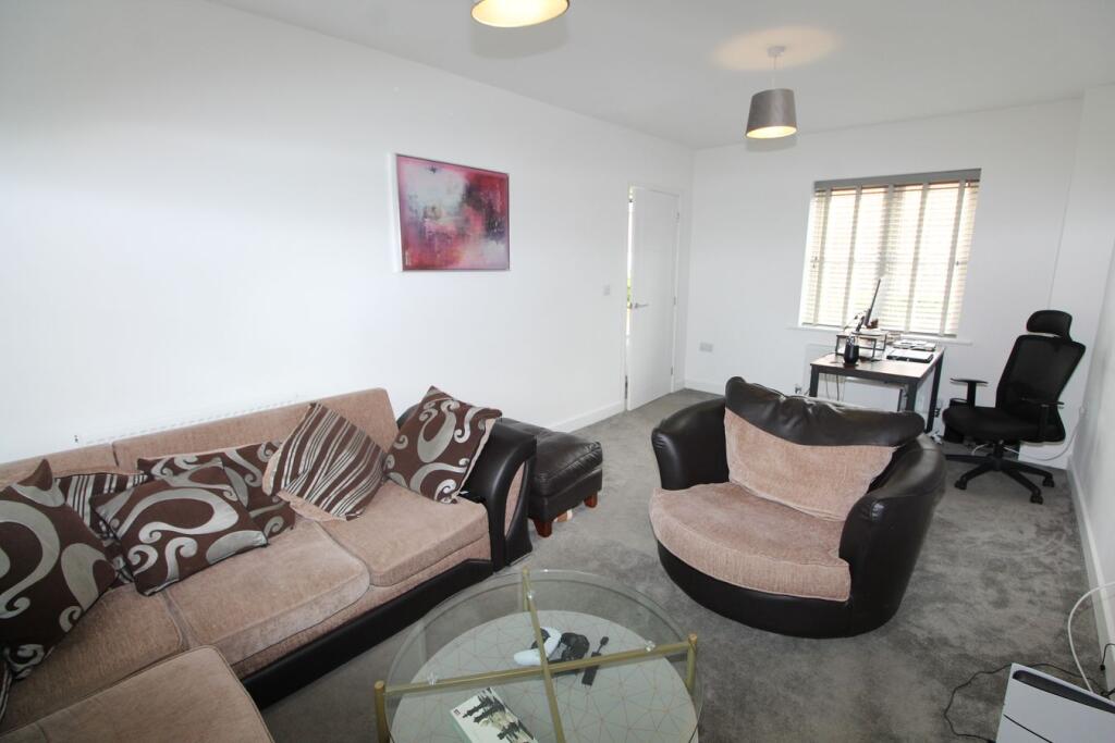 Broadleaf Road, Lutterworth, LE17 photo 4