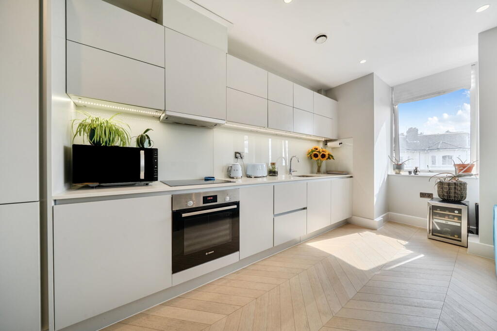 Apartment in Tonbridge - View 2