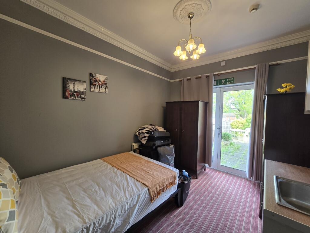 Apartment in Watford - More