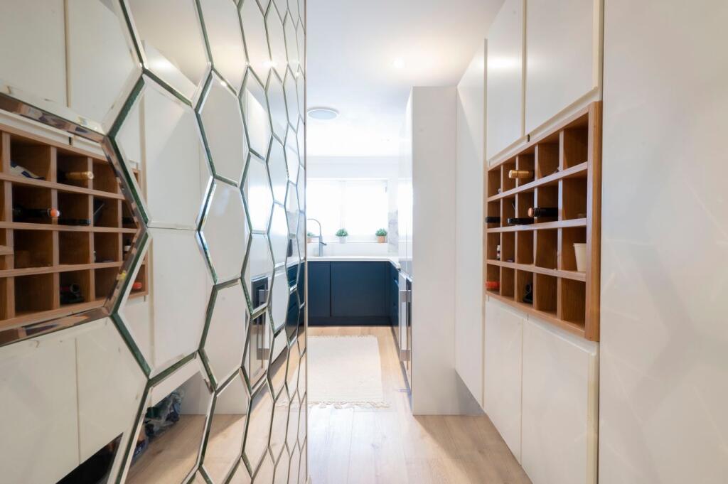 Apartment in Kingston upon Thames - View 4