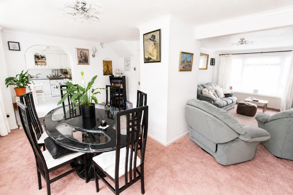 House in Beddington - View 4