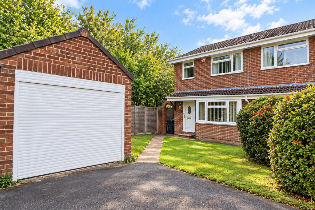 3-bed semi-detached on Cornbrook Grove, Waterlooville, £325,000