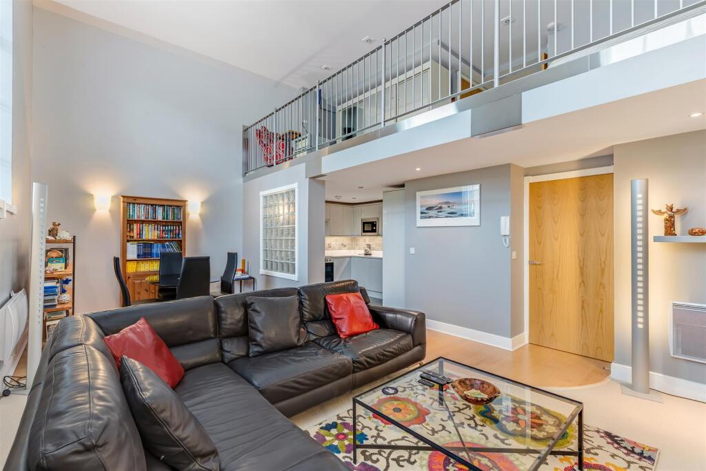 Apartment in Leeds, White Cross, Tranmere Park - View 5