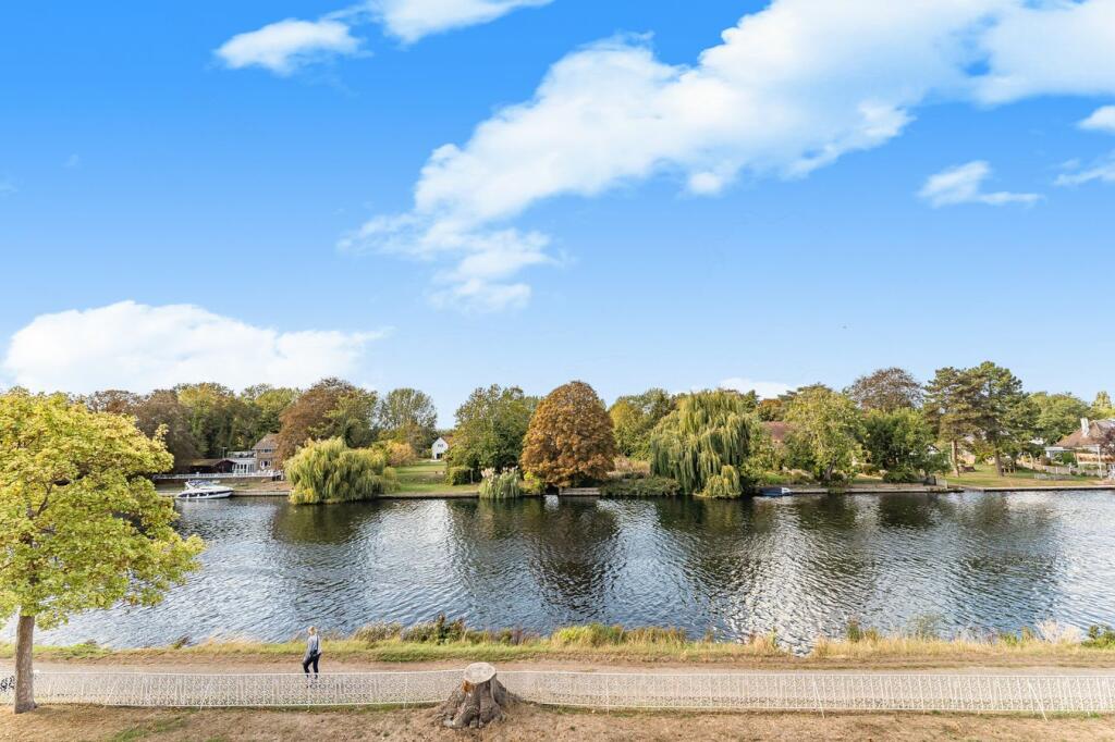 Apartment in Spelthorne, Surrey - View 4