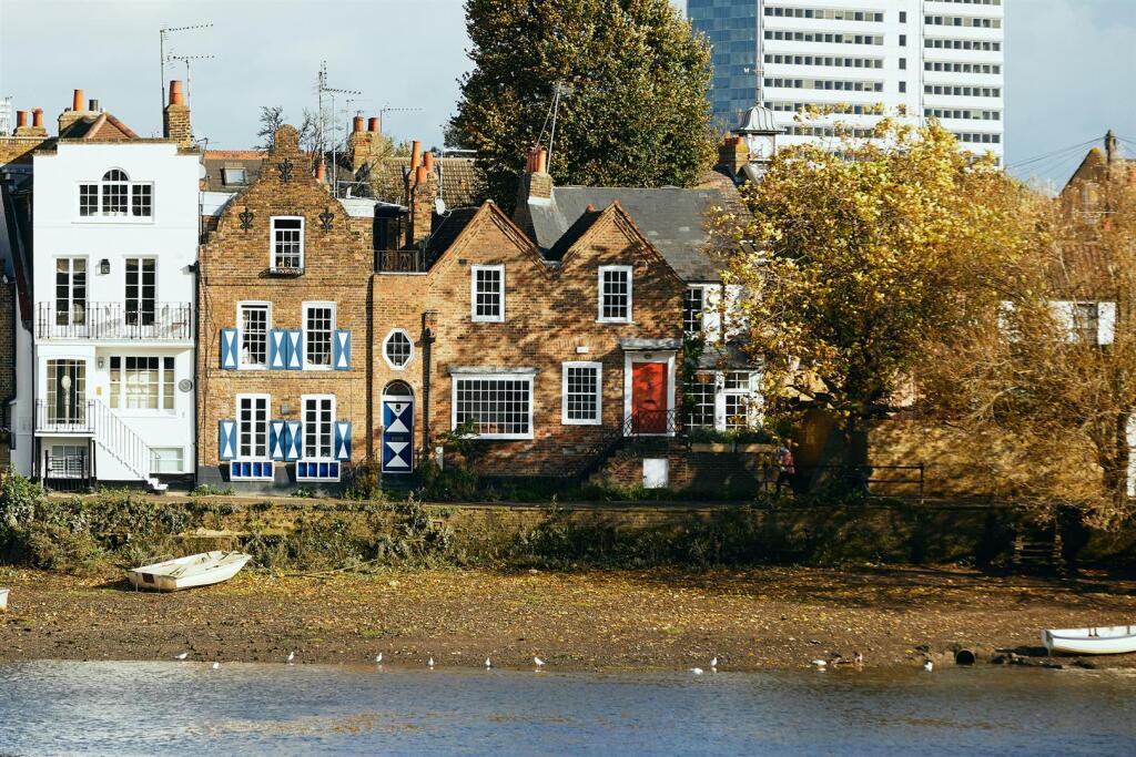Main image of property: Strand on the Green, Chiswick, W4