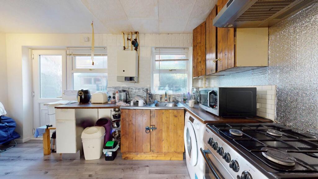 Picton Close, Salford photo 4