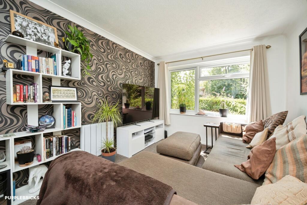 Ulverley Crescent, Solihull, B92 photo 4
