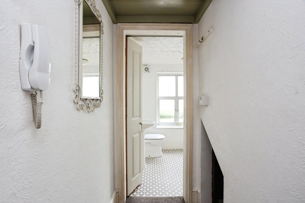 Apartment in Tonbridge - More