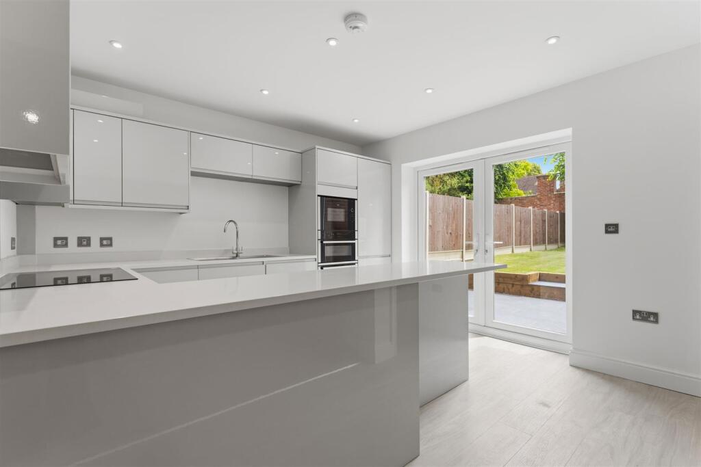 NN16 - Neale Avenue, Kettering - View 2