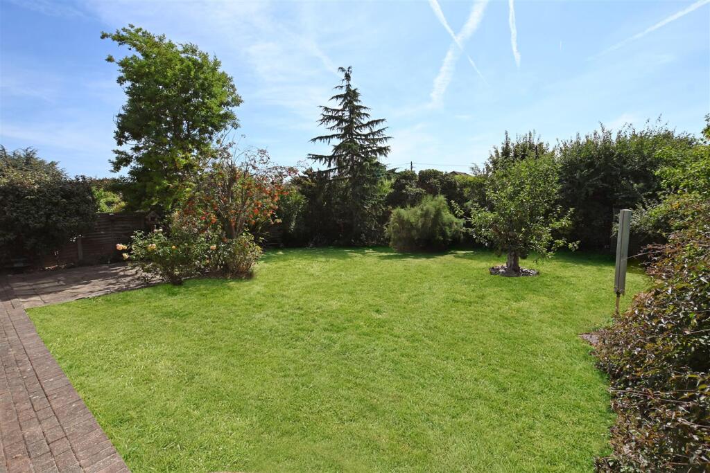 No chain - Welbeck Road, Canvey Island photo 3