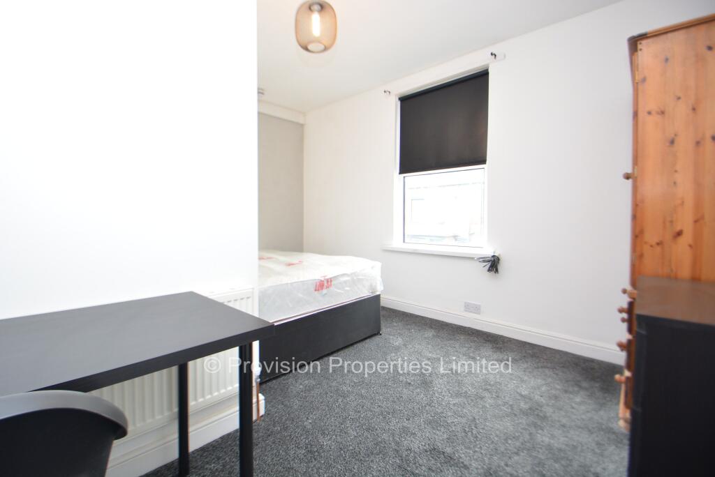 6 bedroom terraced house for rent