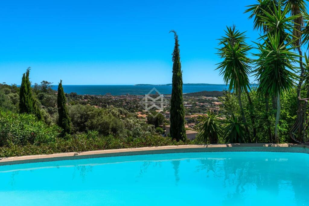 Main image of property: Provence-Alps-Cote d`Azur, Var, Bormes-les-Mimosas