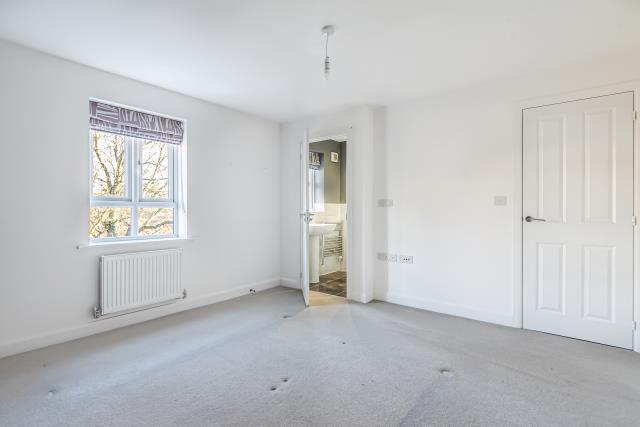 Hennessy Crescent, Newbury - View 6