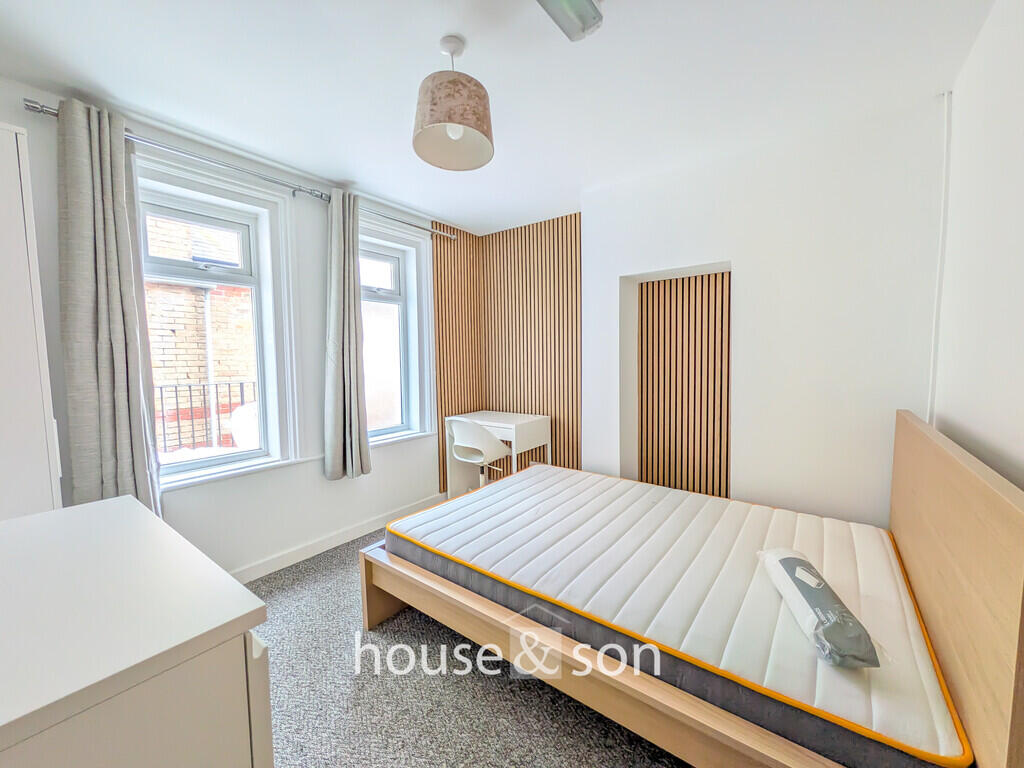 Apartment in Bournemouth, Winton - More