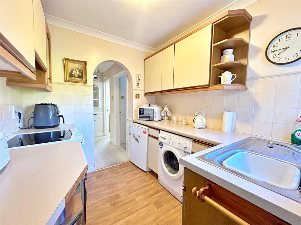 Apartment in Highcliffe-on-Sea, Highcliffe and Walkford - View 4