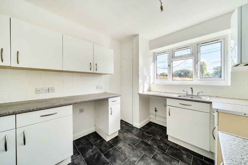 Apartment in Slough - More