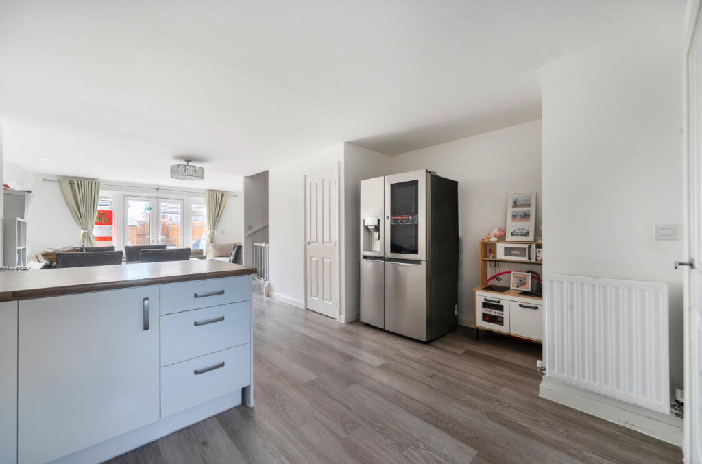 House in Shinfield, Ryeish Green - View 6