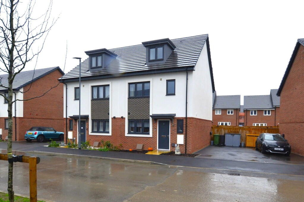 4-bed semi-detached on Farley Way, Hardwicke, Gloucester, GL2 4EU, £350,000