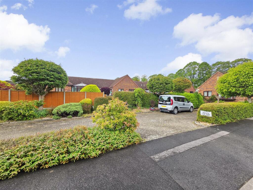 House in Gedling, Nottinghamshire - View 3
