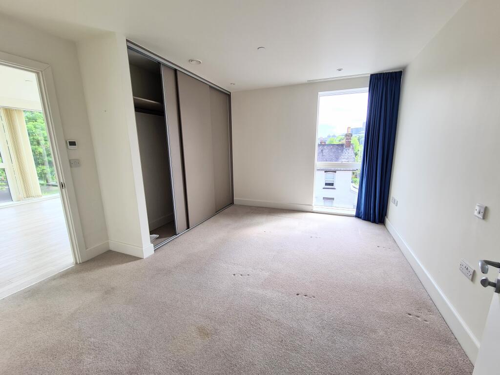 Apartment in Guildford - View 5