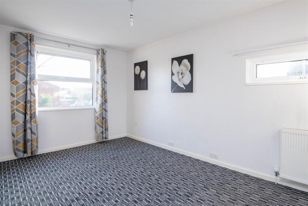 Manor House Close, Leyland photo 3
