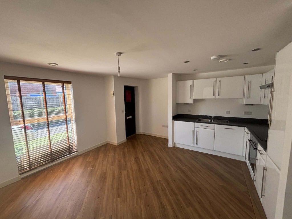 Apartment in Thatcham, West Berkshire - View 3