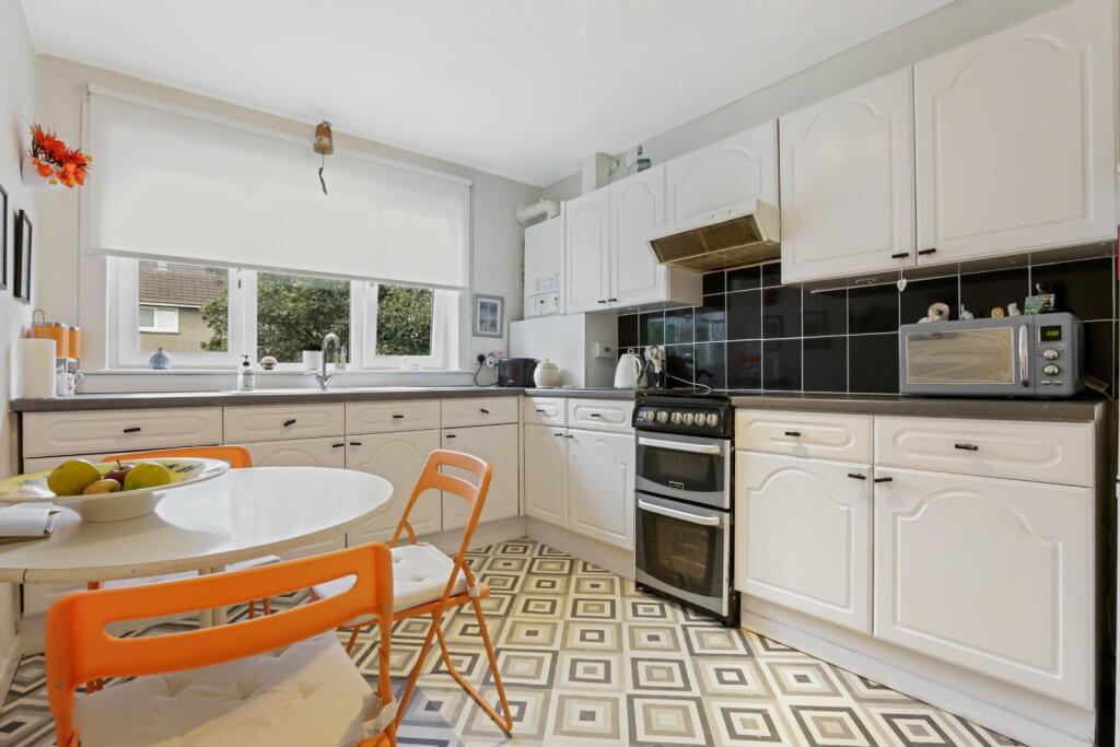 Apartment in Paisley, Renfrewshire - View 4