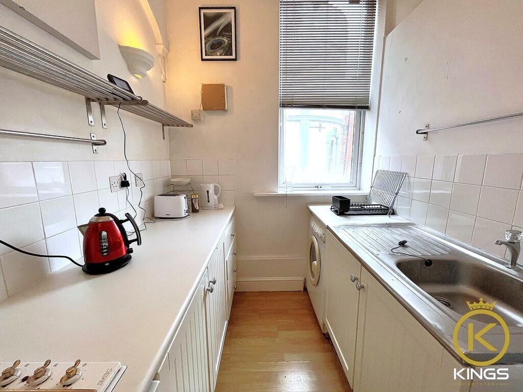 Apartment in Portsmouth, Southsea - View 3