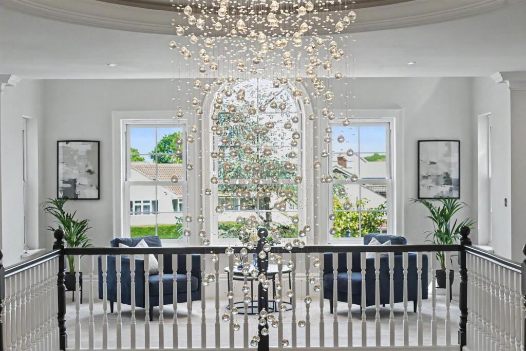 House in Rochford, Hockley - View 3