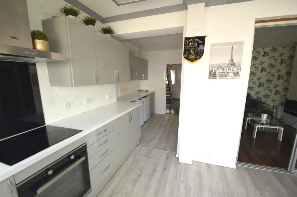 House in Romford - More