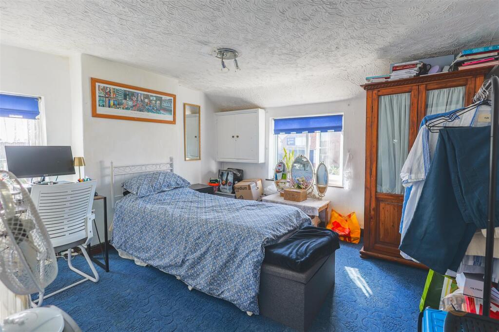 House in South Holland, Surfleet - More
