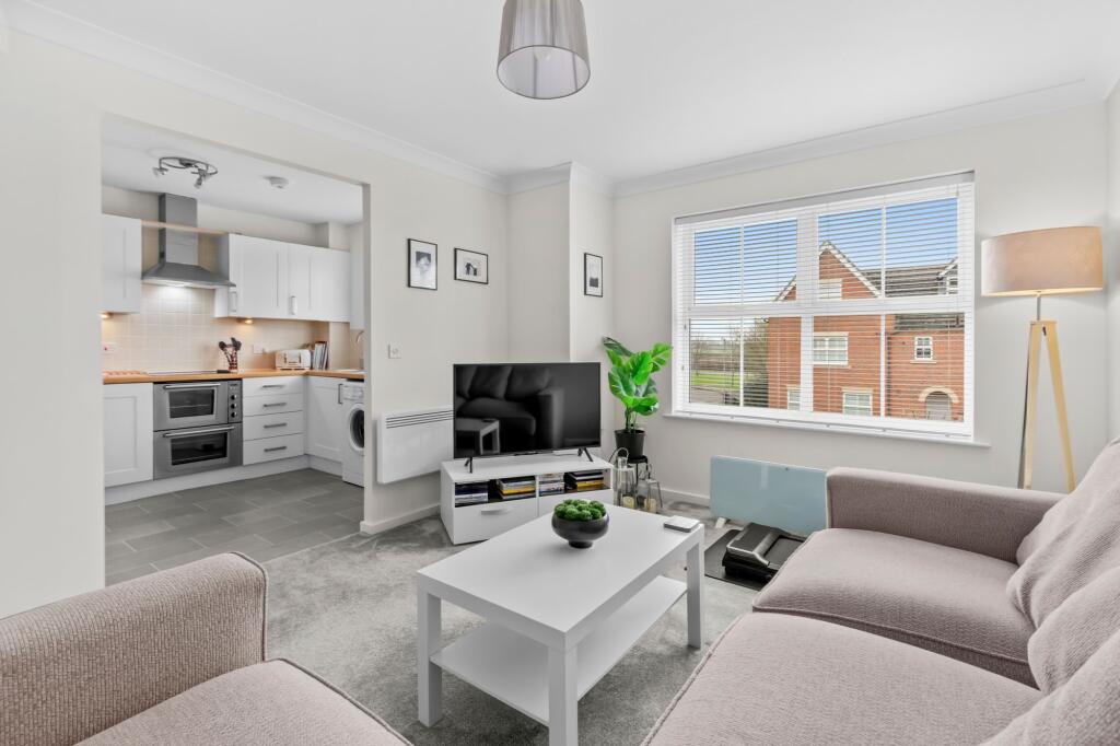Juniper Drive, Weston Turville, HP22 photo 3