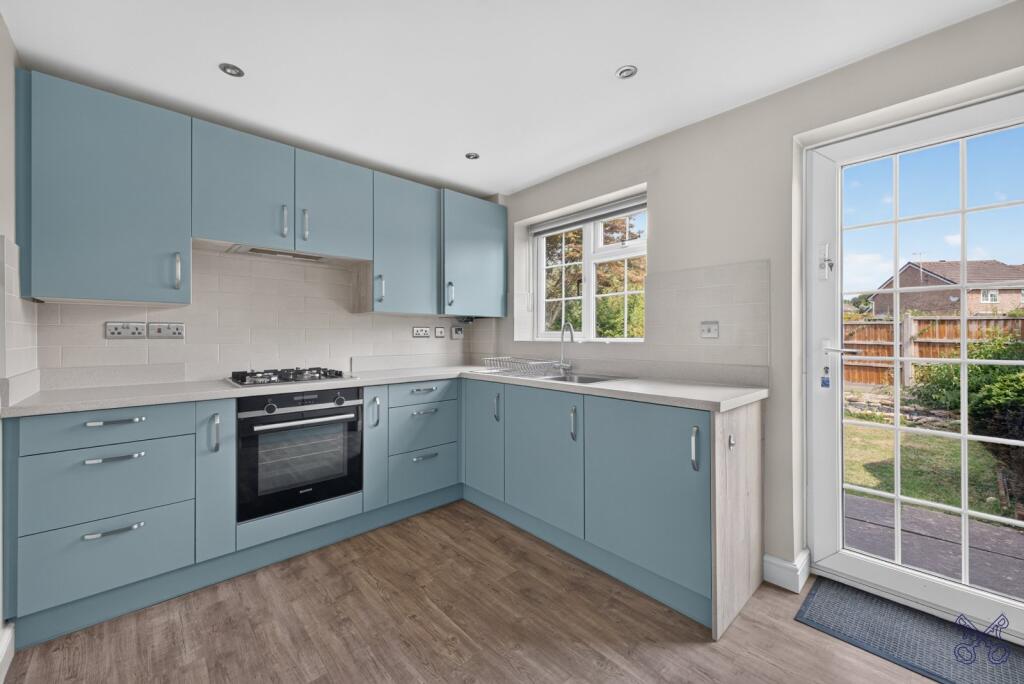 Hazel Avenue, Evesham, Worcestershire, WR11 photo 4
