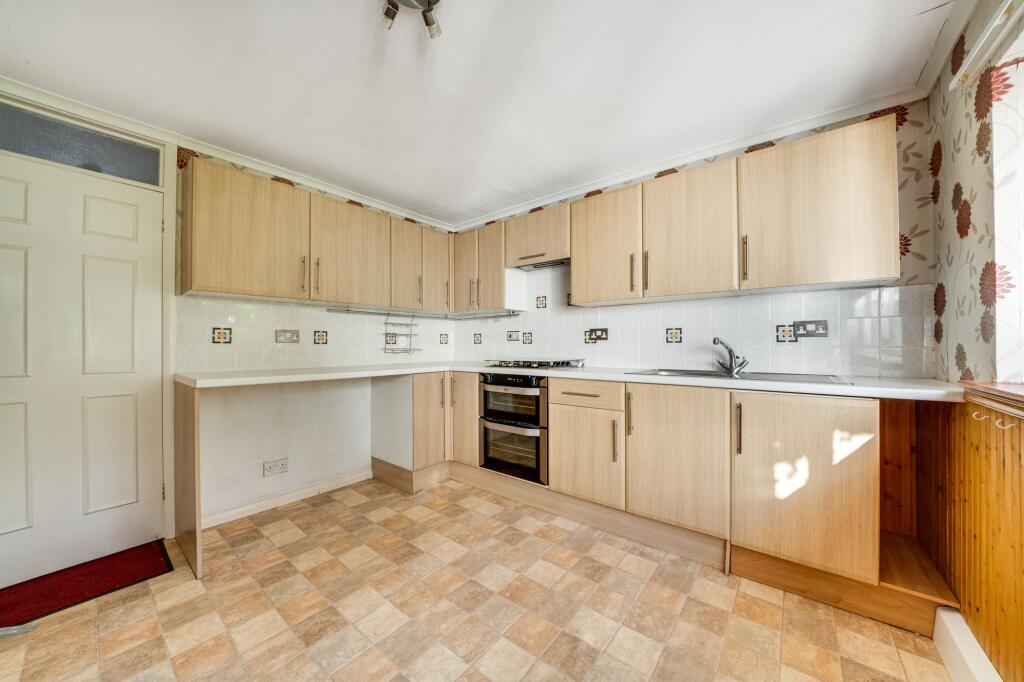 House in Oakengates, Ketley Bank, Telford and Wrekin - More