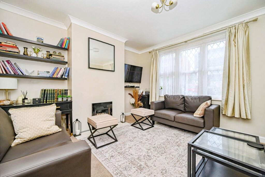 House in Bedfordshire, Luton - View 2