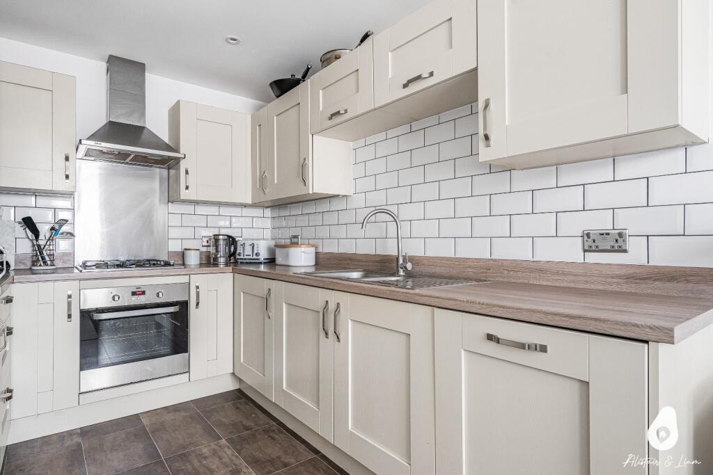 House in Bicester, Kingsmere - View 2