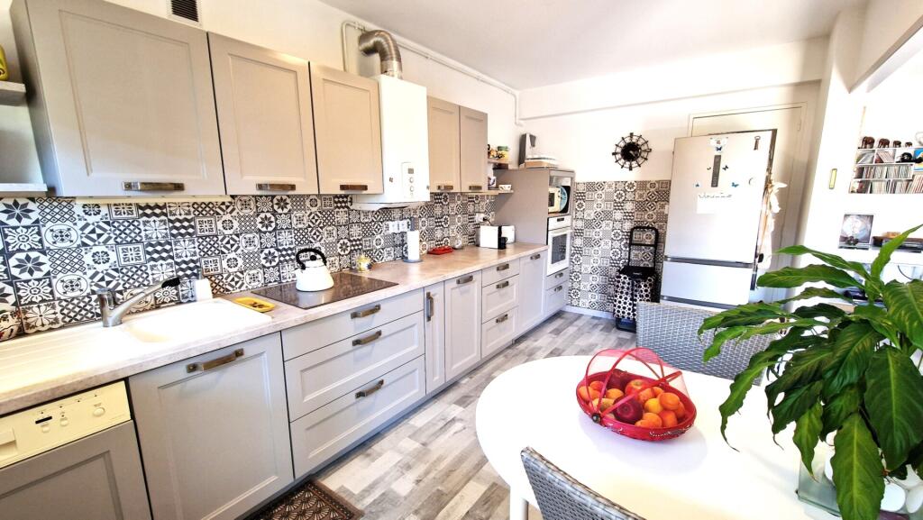 Main image of property: 83120 ste-maxime