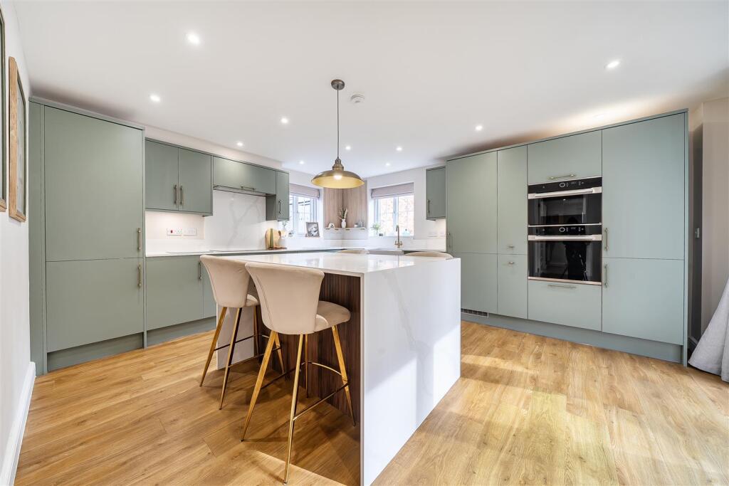 House in Crick, West Northamptonshire - View 5