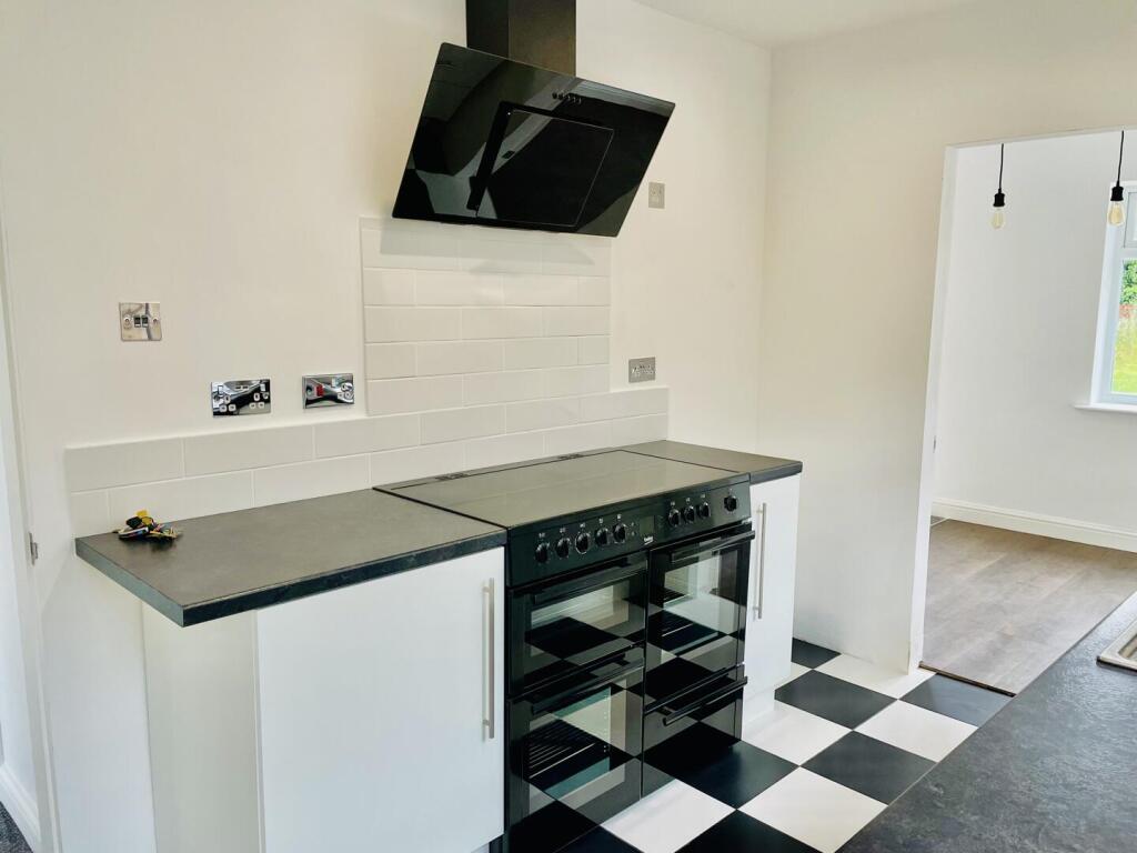 House in Blaby, Glenfields - More
