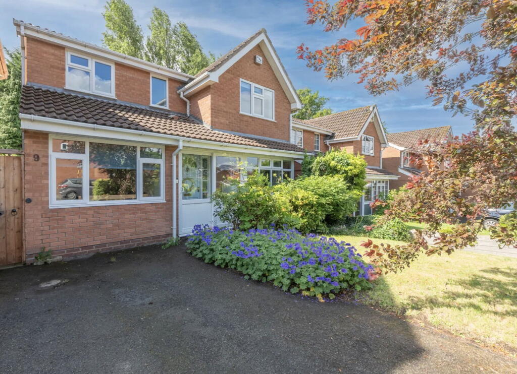 4-bed detached on Hallot Close, Birmingham, B23 5YW, £379,000