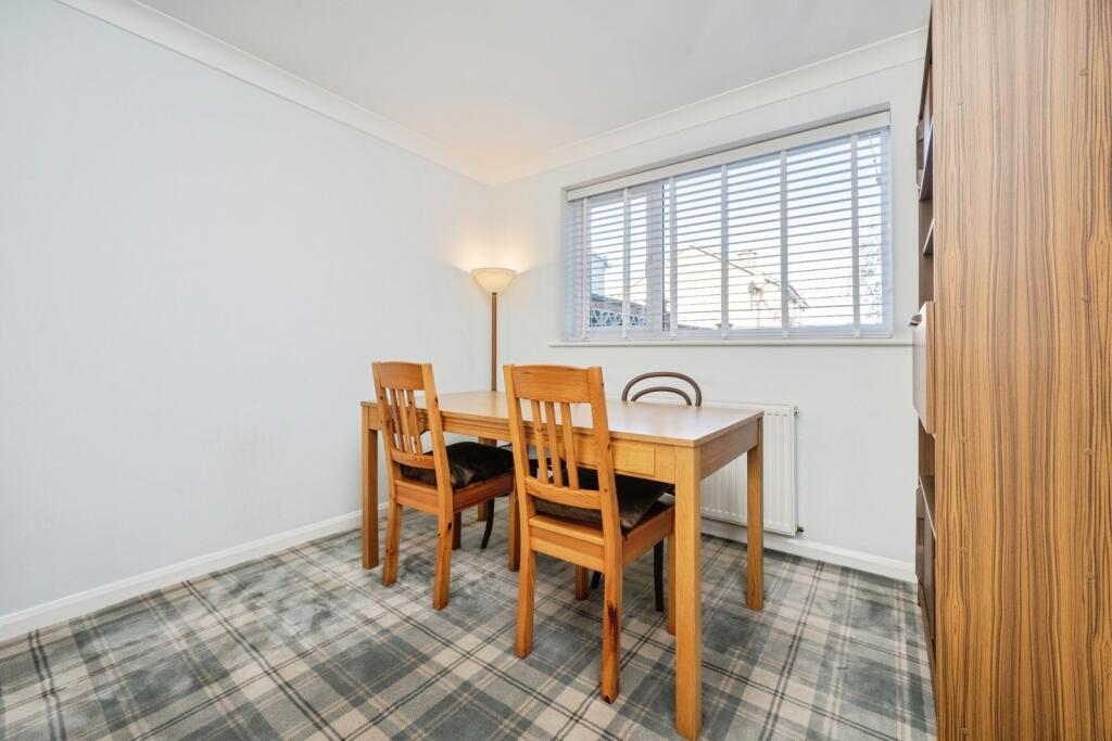 Caister Road, Bedford, Bedfordshire, MK41 photo 4