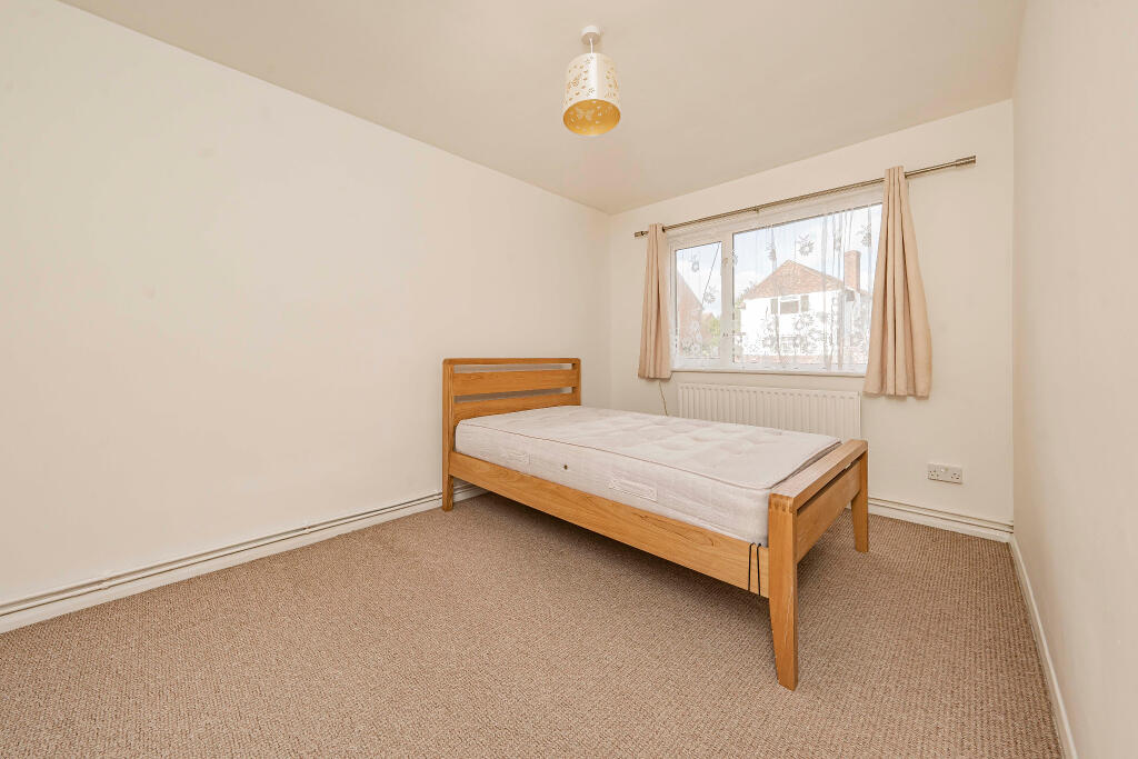 Apartment in Slough - View 5