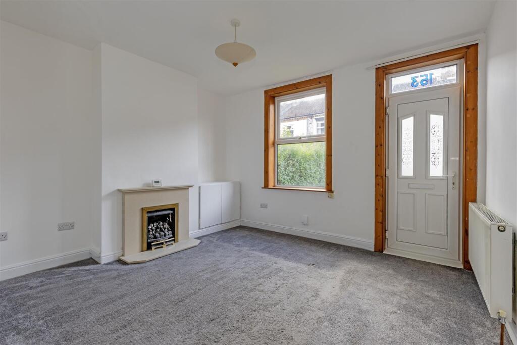 House in North East Derbyshire, Holmgate, Clay Cross - View 2