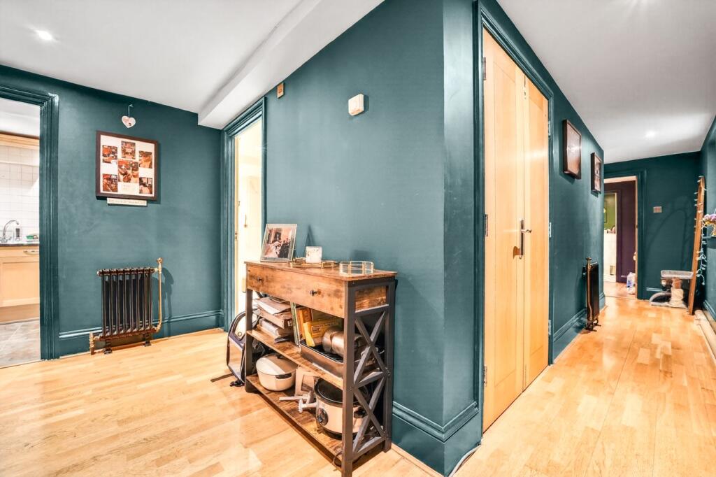 Apartment in London - View 5